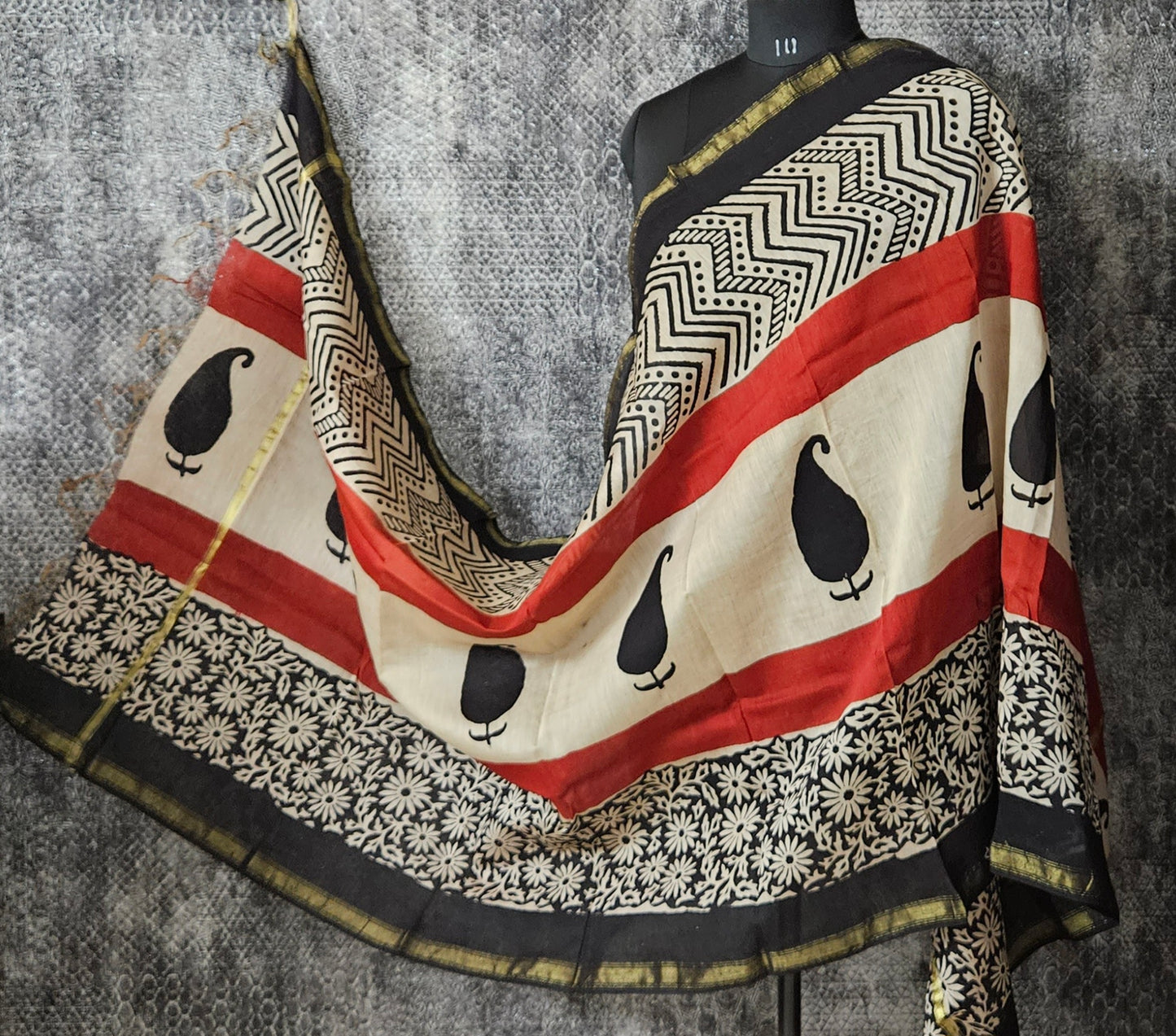 Black red'n'beige chanderi block print dupatta