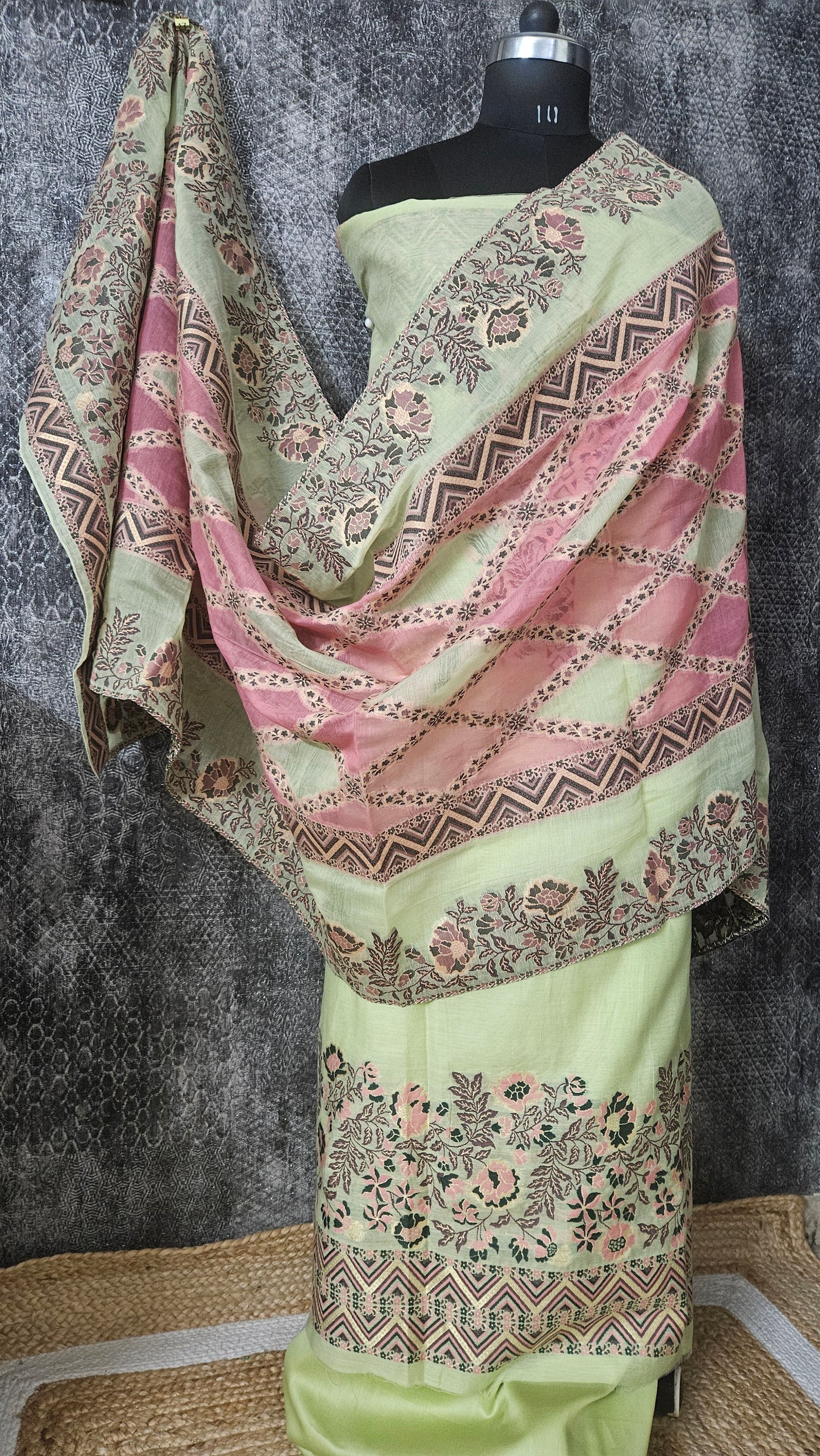 Limegreen'n'pastelpink jacquard weaved chanderi suit.