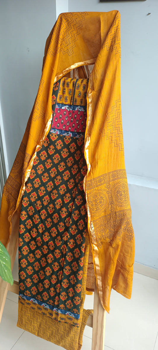 Mustard'n'green Gamthi print cotton suit