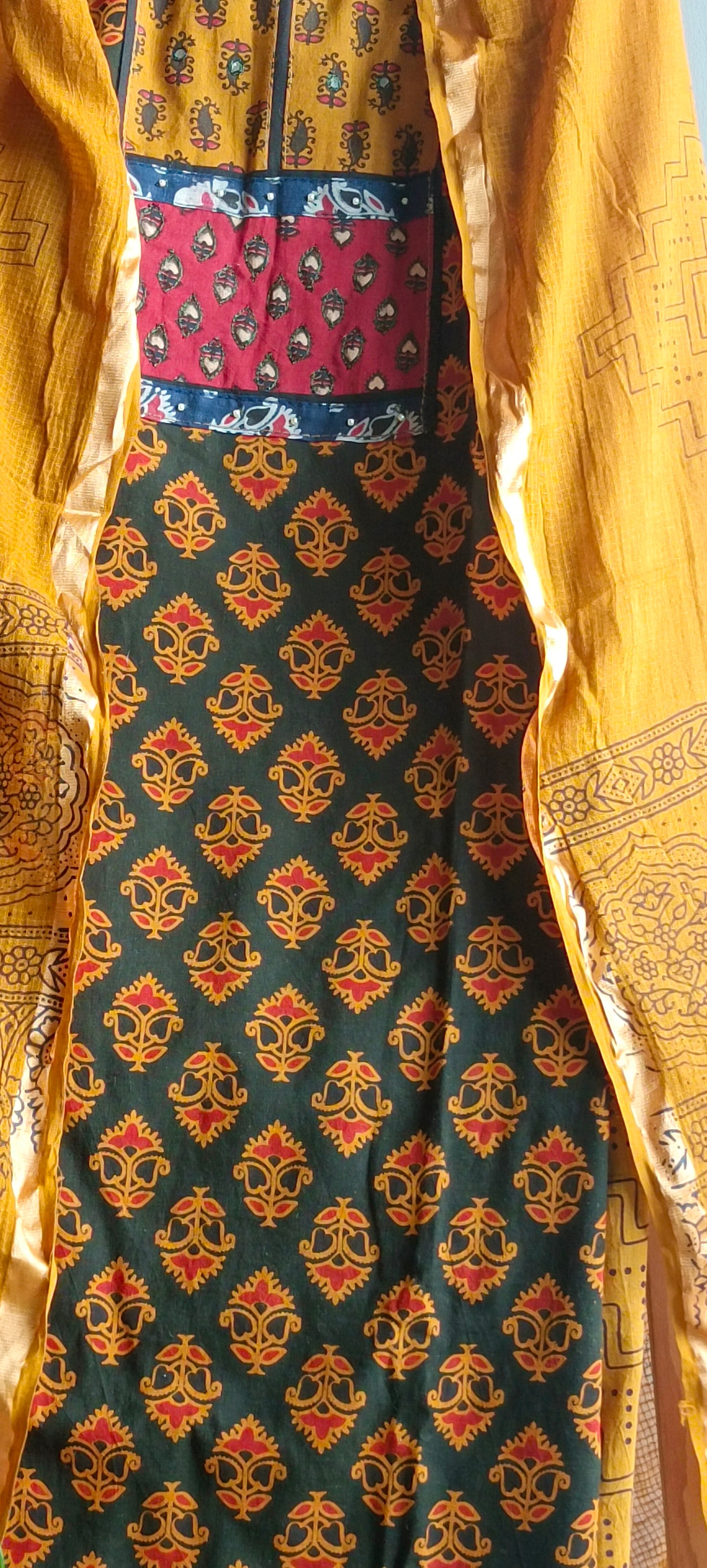 Mustard'n'green Gamthi print cotton suit