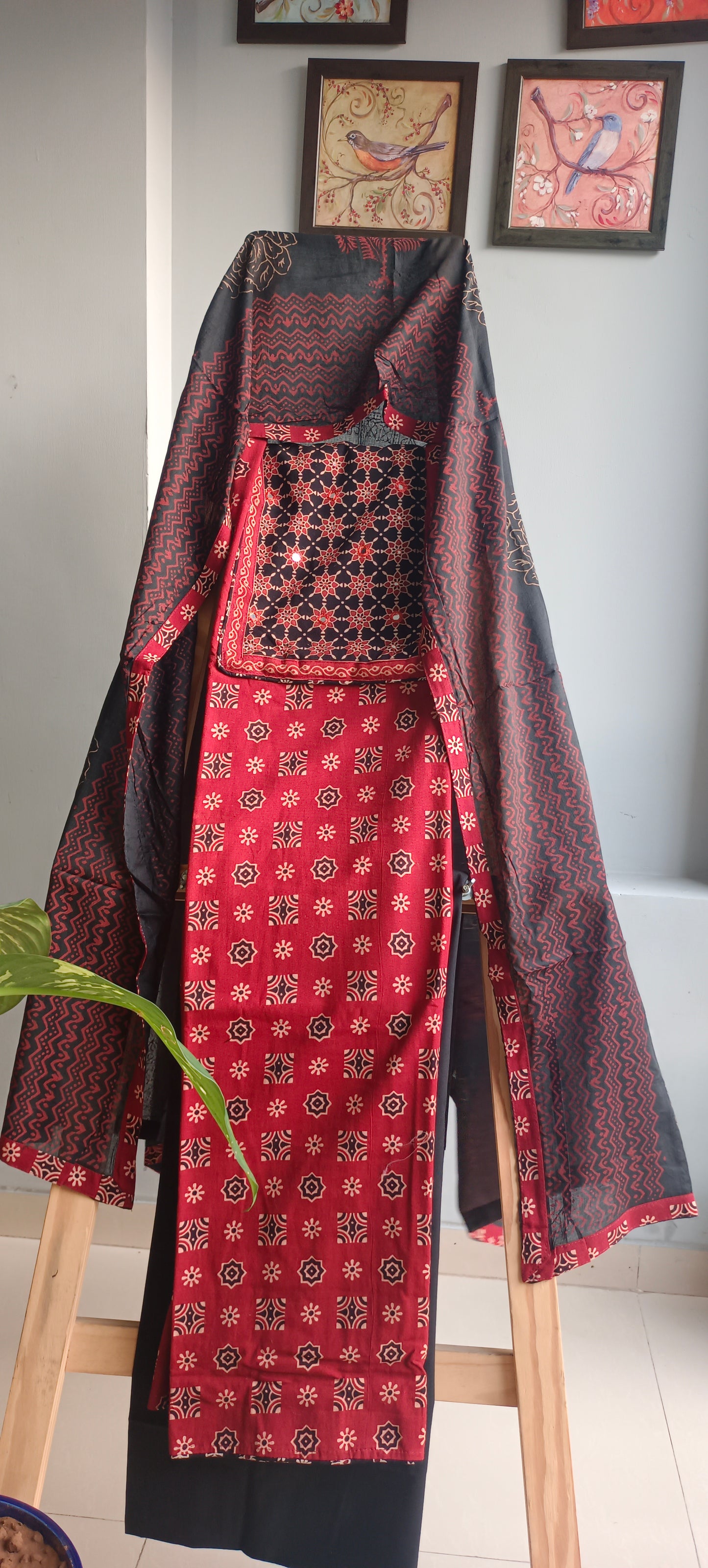 Maroon'n'black gamthi print cotton suit.