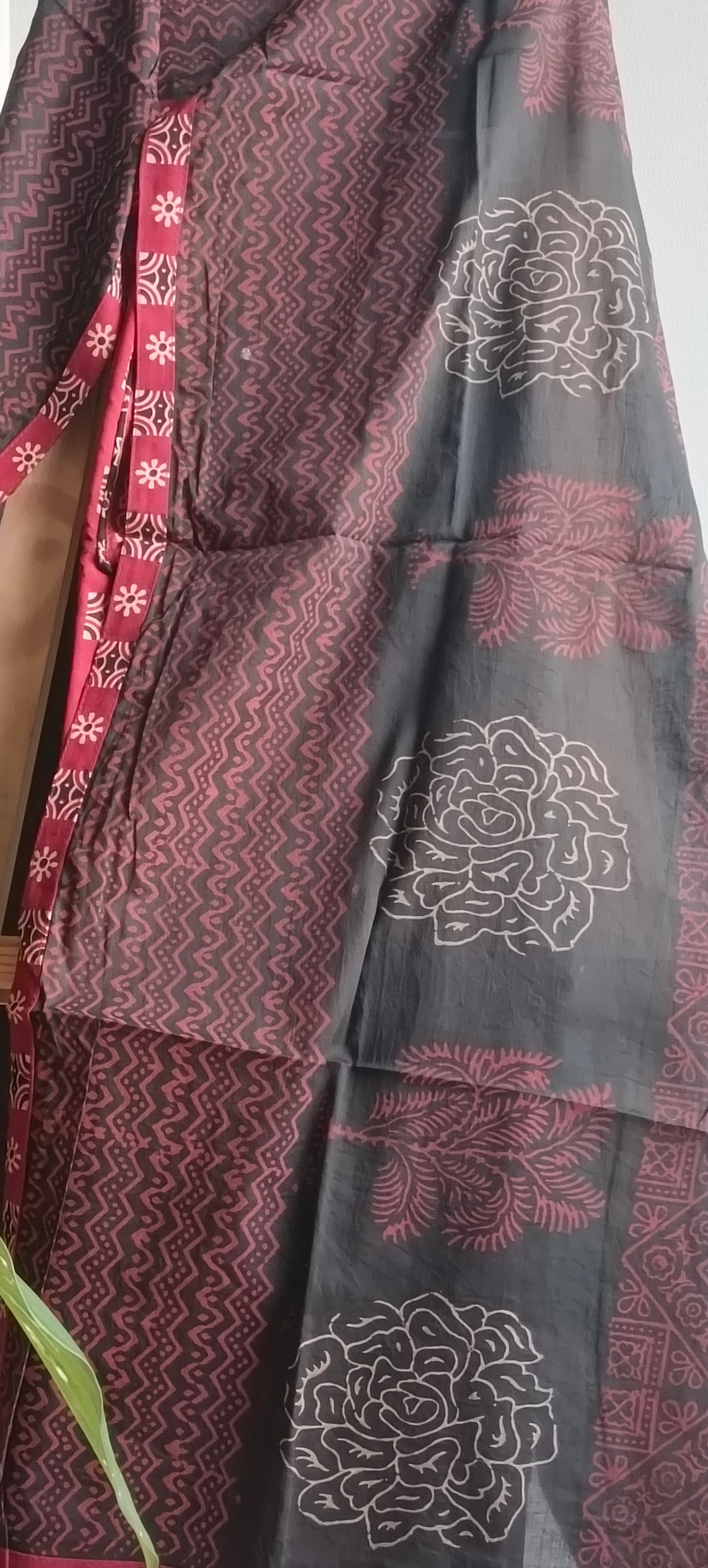 Maroon'n'black gamthi print cotton suit.