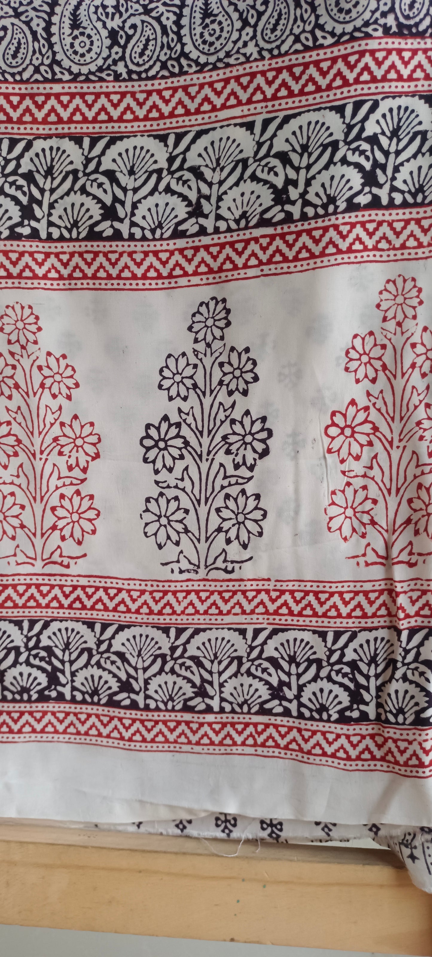 White Black'n'red bagh print crepe  kurta.