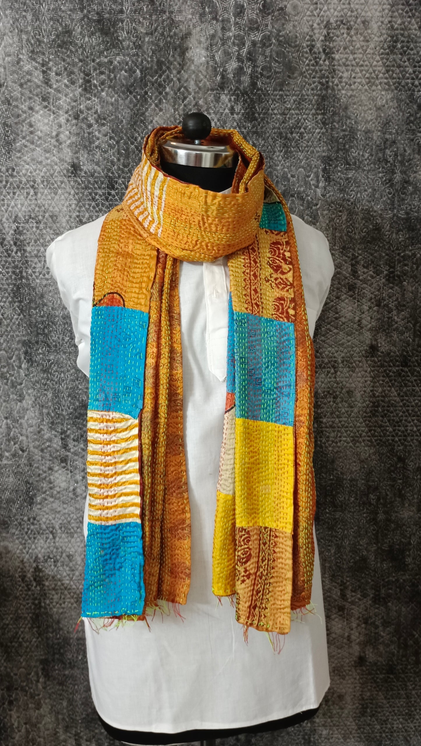 Reversible urban patch stole